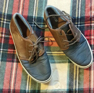 Mens 8.5 Apt 9 shoes